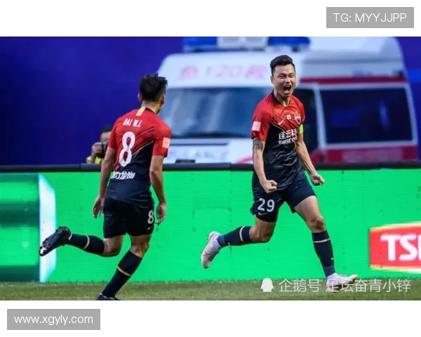 广州与深圳羽毛球队赛后复盘分析比赛经验与战术调整探讨