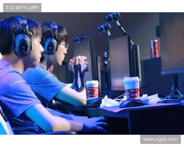 赛后复盘：LNG与FPX对决中的状态分析与表现评估