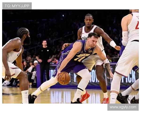 快船与湖人激战升级 洛杉矶德比再掀高潮 看点十足精彩纷呈