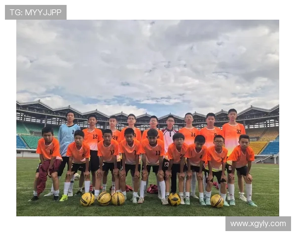 探寻当代足球运动员成长之路与赛场风采及未来发展趋势深度剖析