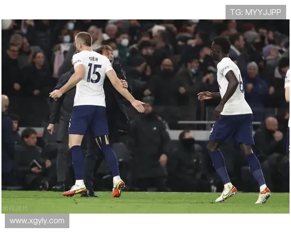 利物浦与热刺比赛后裁判处罚决定引发广泛讨论与争议 利物浦与热刺比赛后裁判处罚决定引发广泛讨论与争议